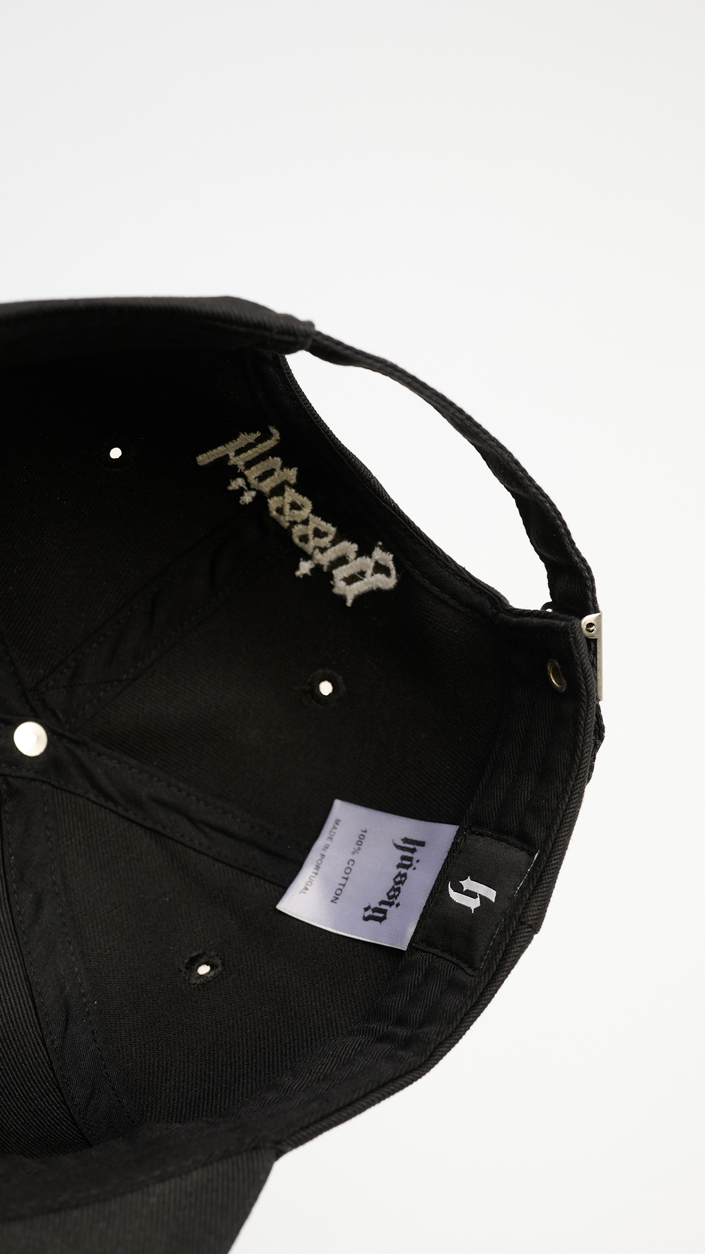 hässig Versal Cap